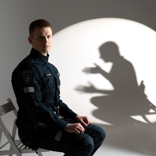 Tylūs pokalbiai.